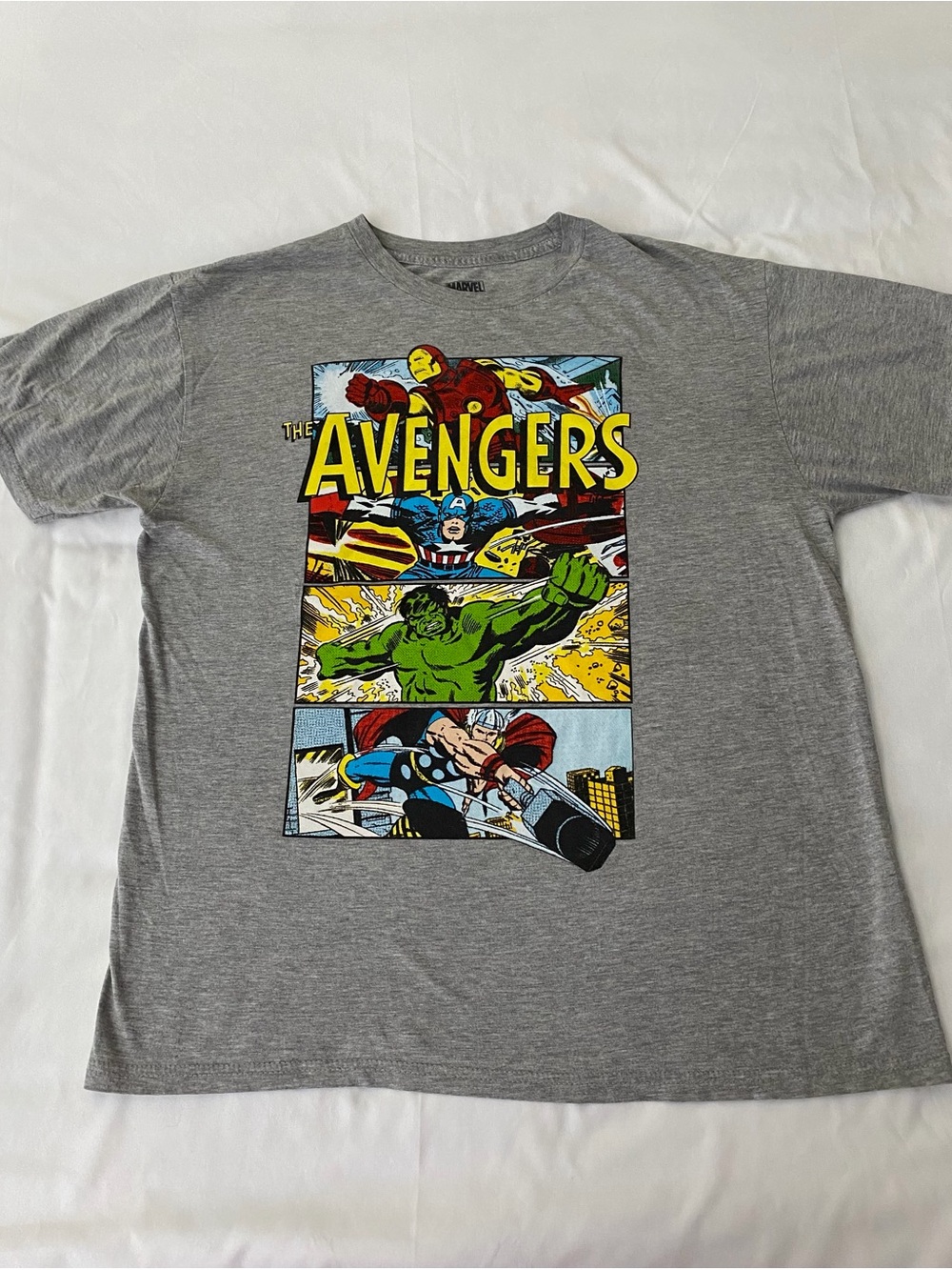 Marvel Avengers Gray Graphic Tee Size Large
